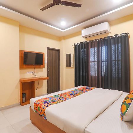 Fabhotel Swarn Banquet Kakarmatha Luaran gambar