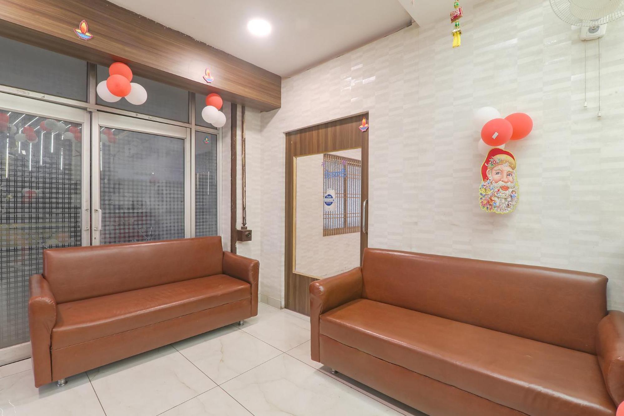 Fabhotel Swarn Banquet Kakarmatha Luaran gambar