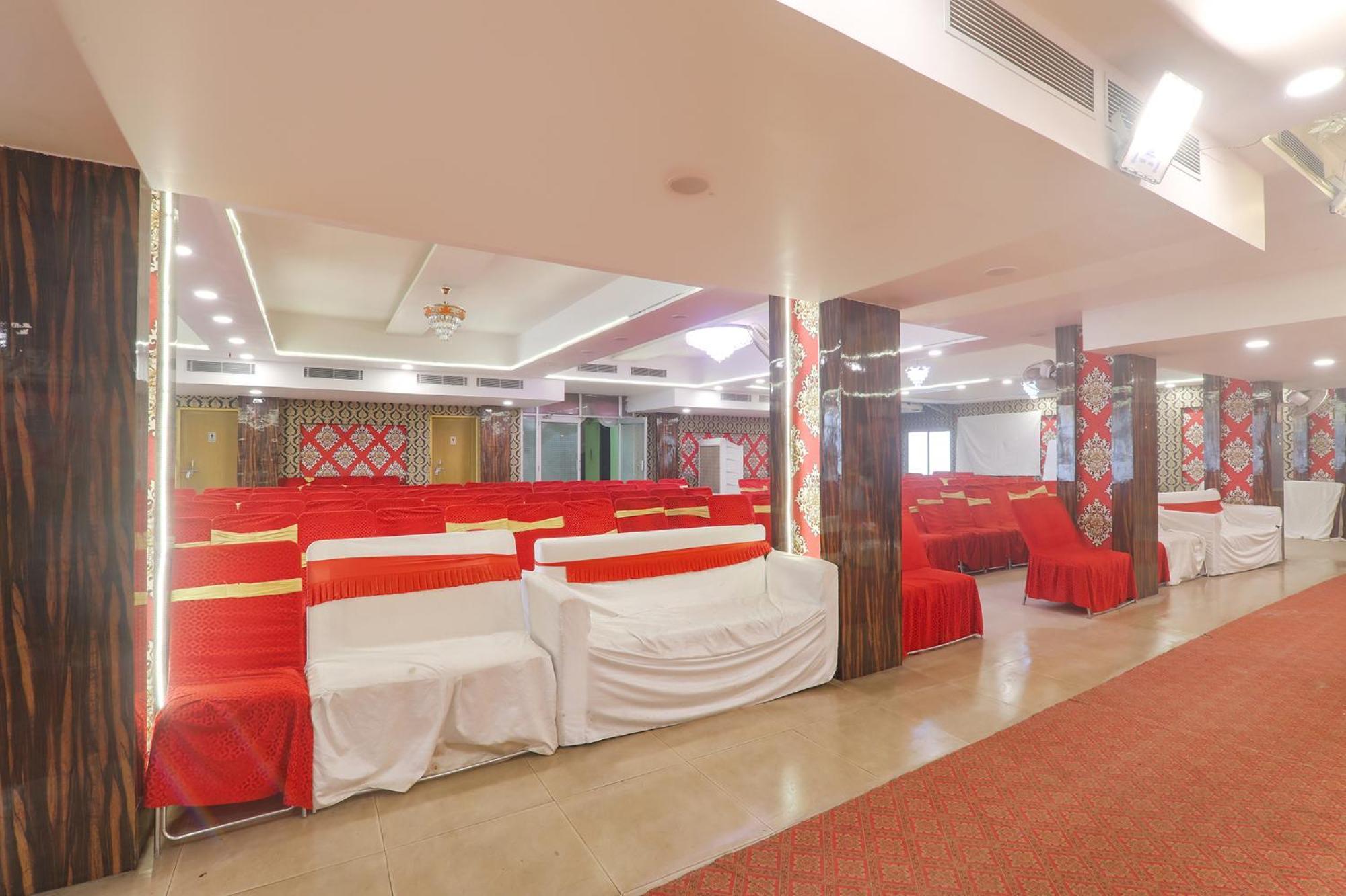 Fabhotel Swarn Banquet Kakarmatha Luaran gambar